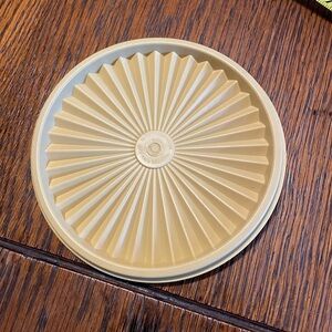 Vintage Tupperware lid